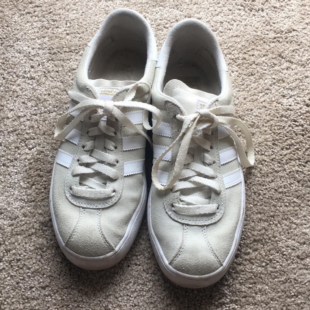 Super cute cream adidas. In great condition.